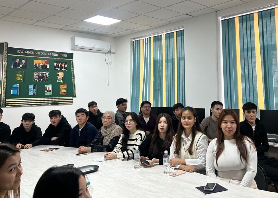 Esil University 举办管理财务报告讲座