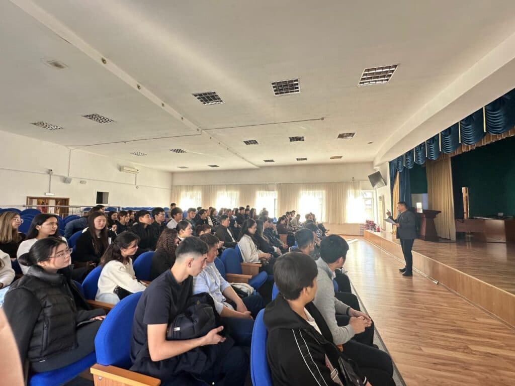 Esil University 学生参加全国法律听写