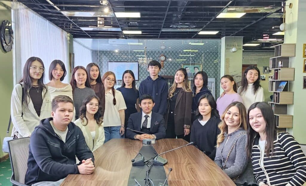 Студенттерге Ұлттық академиялық кітапханада көшпелі сабақ өткізілді