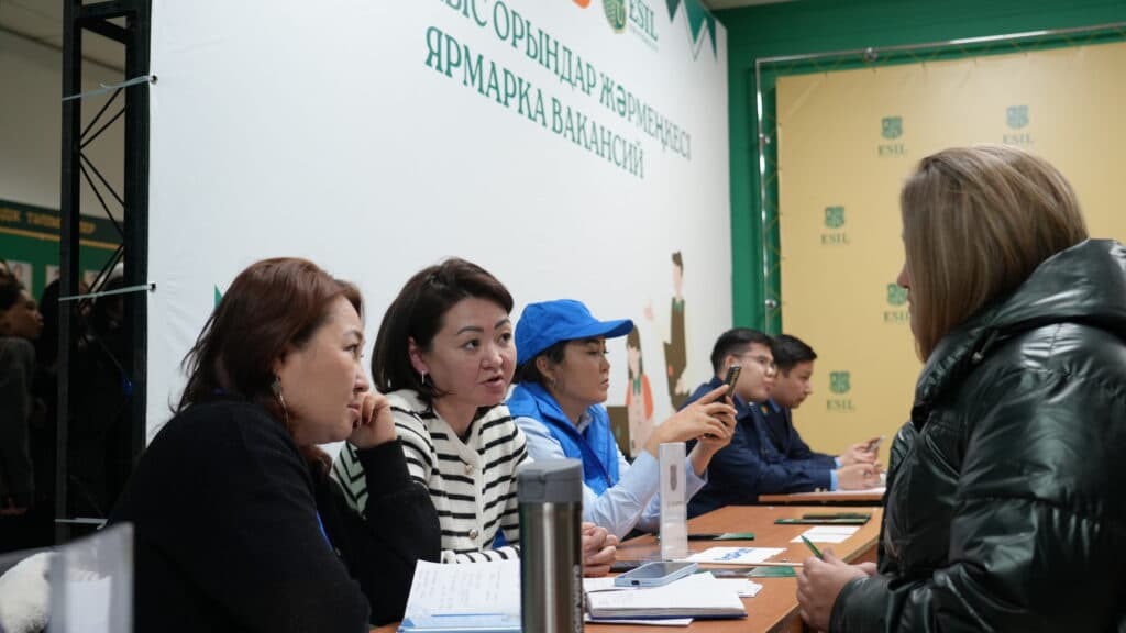 Esil University 举办年度招聘会