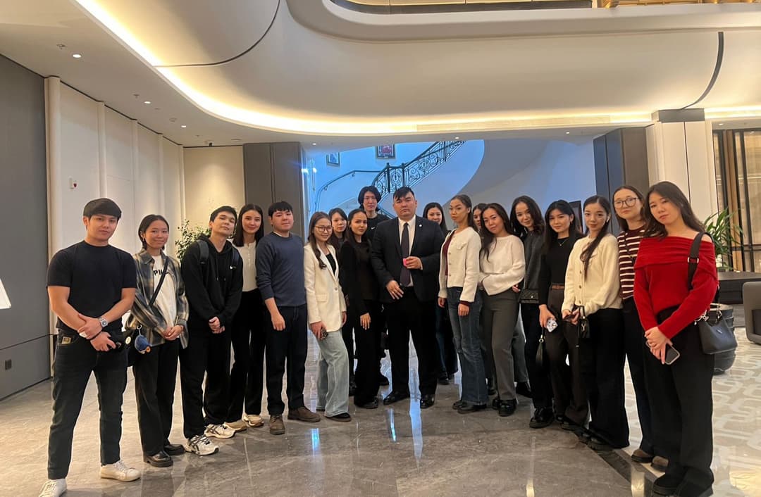 Esil University 学生在阿斯塔纳北京宫 Soluxe 酒店开展实践课