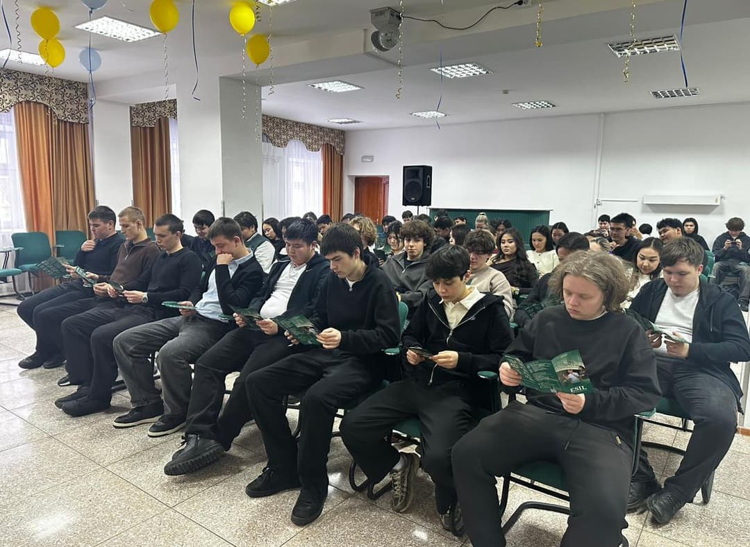 ESIL University Held a Career Guidance Meeting with EAHI Graduates