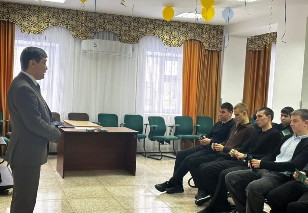 ESIL University Held a Career Guidance Meeting with EAHI Graduates