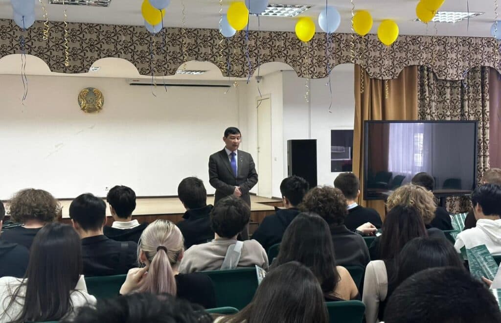 ESIL University Held a Career Guidance Meeting with EAHI Graduates