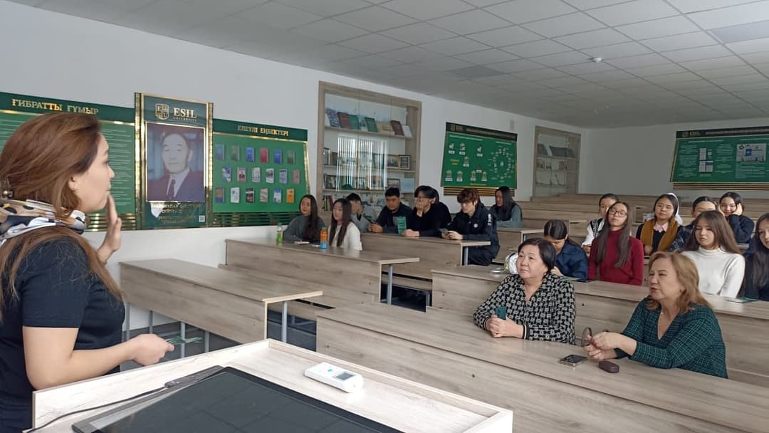 与第 98 中学的职业指导见面会