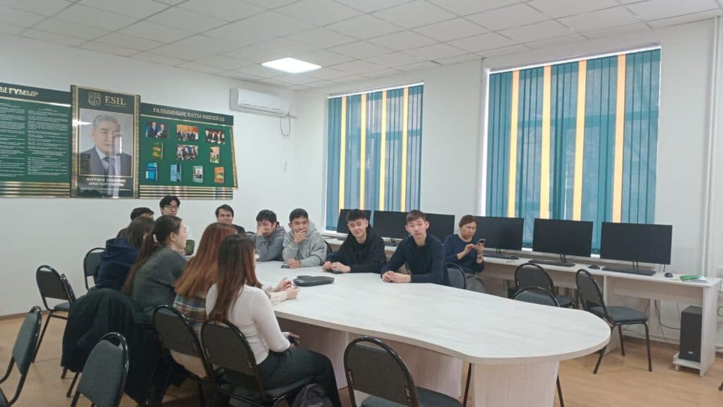Тәуелсіздік күніне орай кураторлық сағат өтті