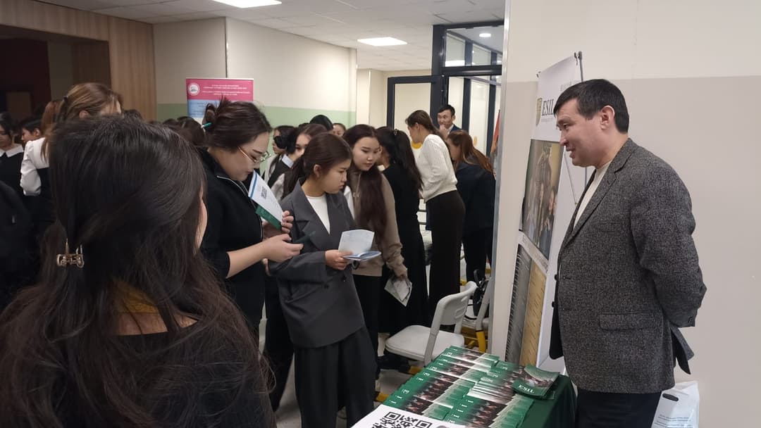 Esil University №112 мектептегі «Мамандықтар марафонына» қатысты