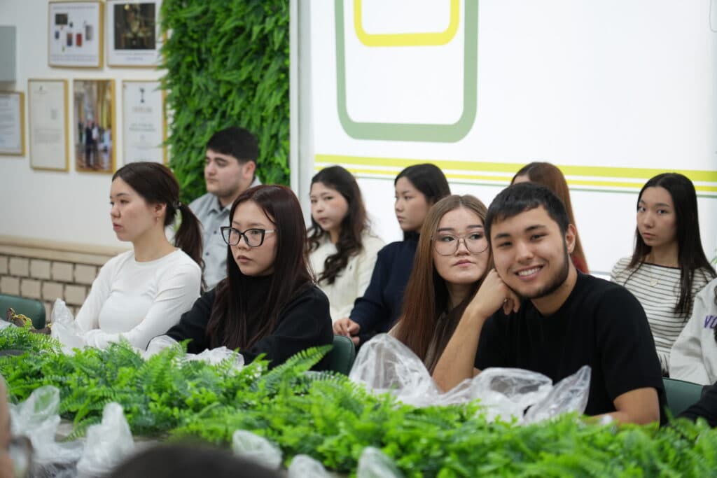 Esil University студенттері экологиялық жауапкершілік пен жасыл аймақтарды талқылады
