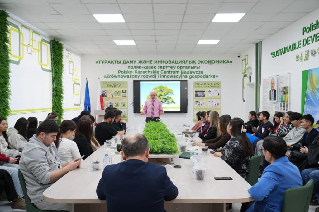 Esil University студенттері экологиялық жауапкершілік пен жасыл аймақтарды талқылады