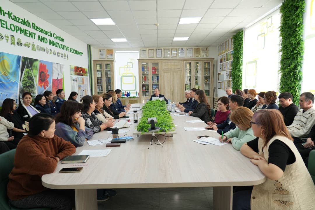 Esil University 探讨宪法草案