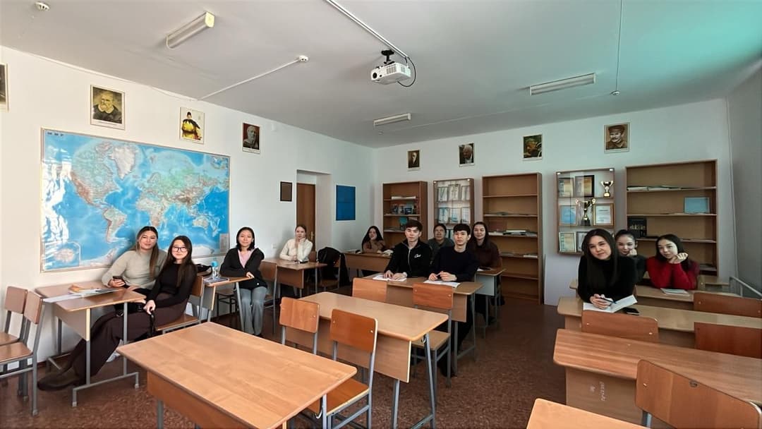 学生探讨安全交流与个人边界