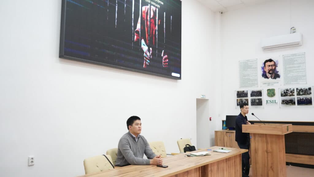 Esil University 举办与「Qamqor-Astana」基金会宗教学者的会面