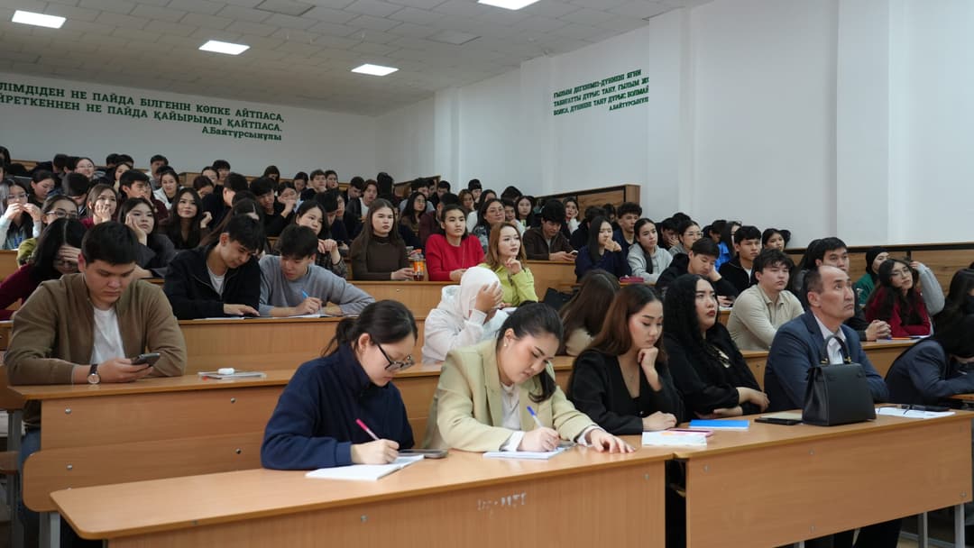 Esil University 举办与「Qamqor-Astana」基金会宗教学者的会面