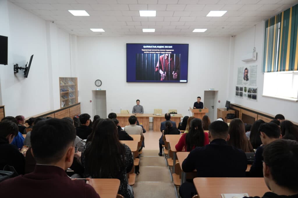 Esil University 举办与「Qamqor-Astana」基金会宗教学者的会面