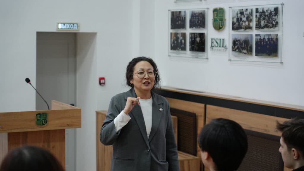 Esil University 举办研讨会「家庭价值观与金融素养」
