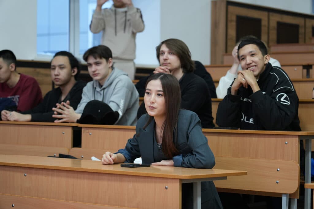 Esil University 举办研讨会「家庭价值观与金融素养」