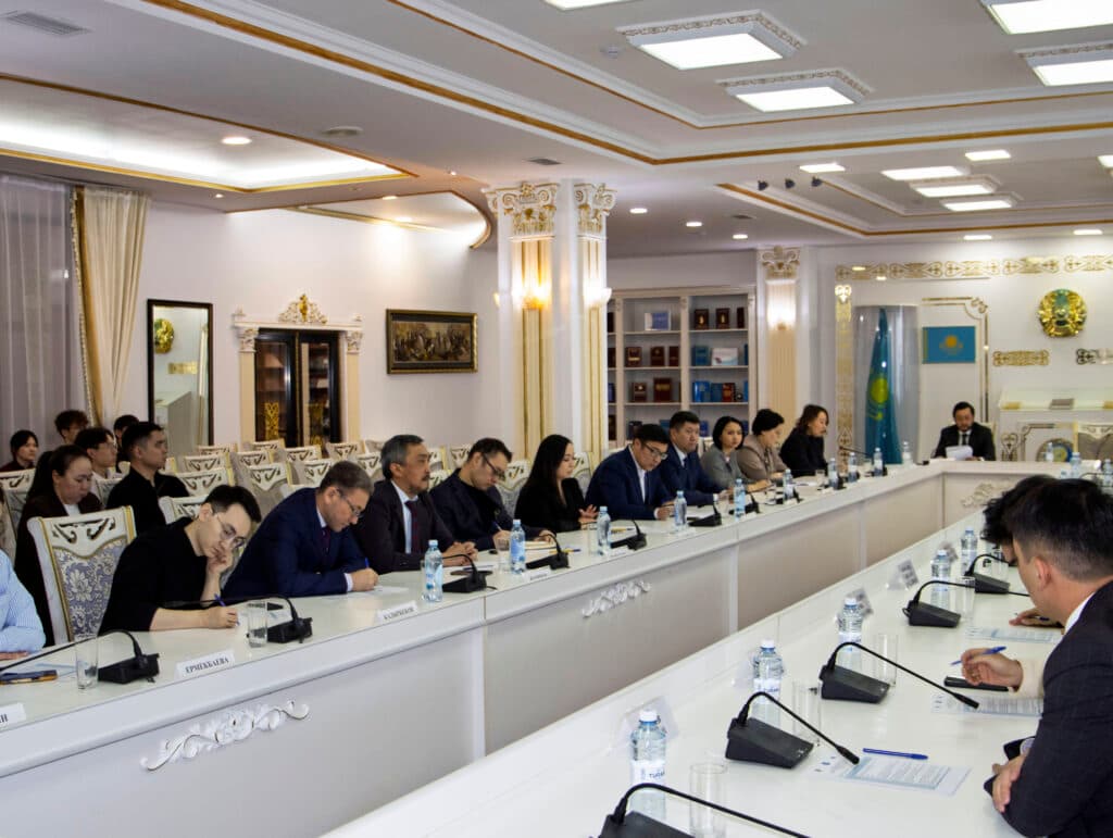 关于国家机构转型的专家讨论在阿斯塔纳举行