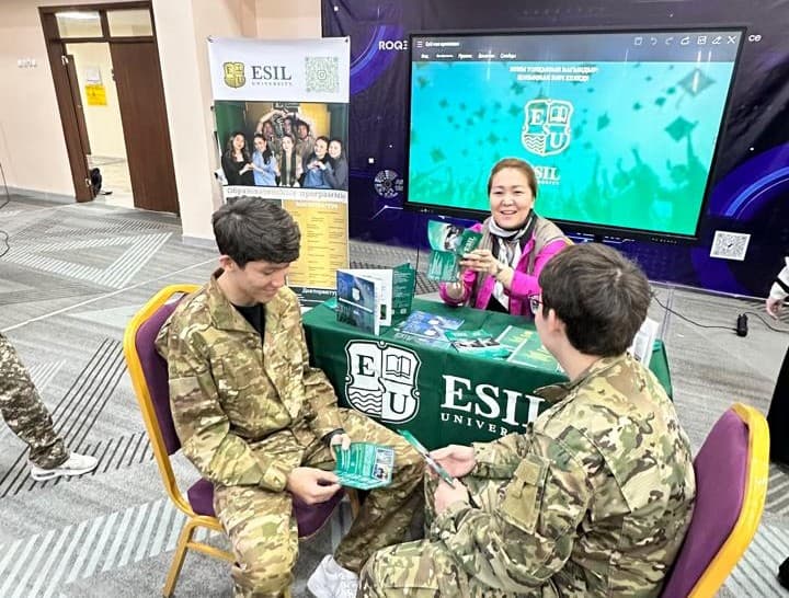 Esil University Астанадағы №84 мектепте кәсіптік бағдар беру өткізді