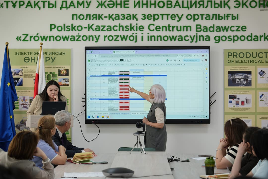 Esil University 与 Platonus 代表举行会面