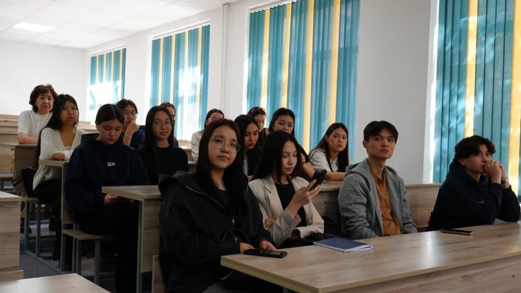 В Esil University прошел мастер-класс на тему «Спортивное ориентирование в туризме»