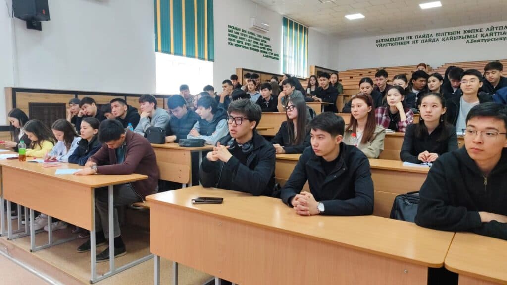 Esil University-де студенттермен құқықтық мәдениет мәселелері бойынша кездесу өтті