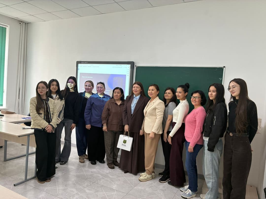 Esil University hosted a meeting with a mortgage lending specialist