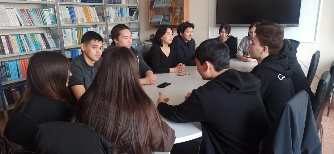 Esil University-де Жеңіс күніне арналған кураторлық сағат өтті