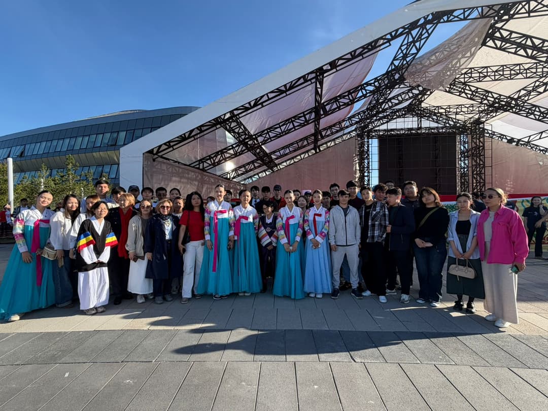 Esil University 师生参加节日活动