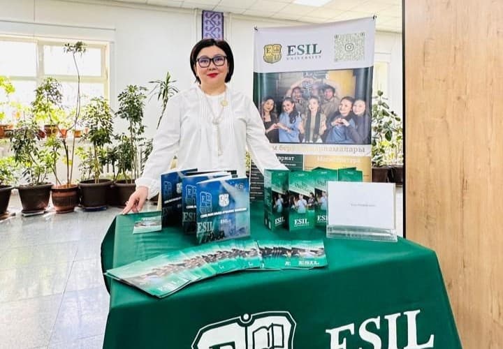 Esil University оқытушысы талапкерлерге арналған кәсіптік бағдар беру кездесуін өткізді