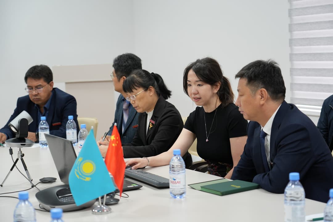 Esil University 接待南京师范大学（中国）代表团