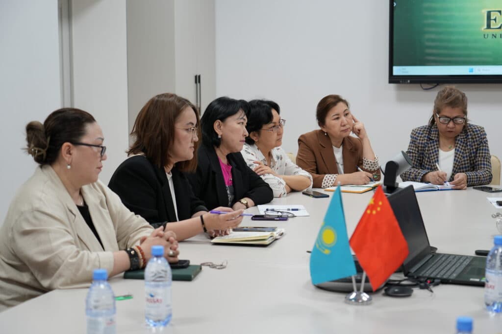 Esil University 接待南京师范大学（中国）代表团