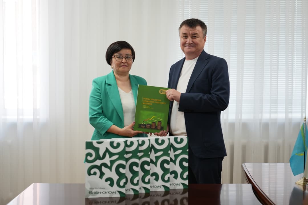 Bank CenterCredit Donated Novels by Abish Kekilbayev to the Esil University Library