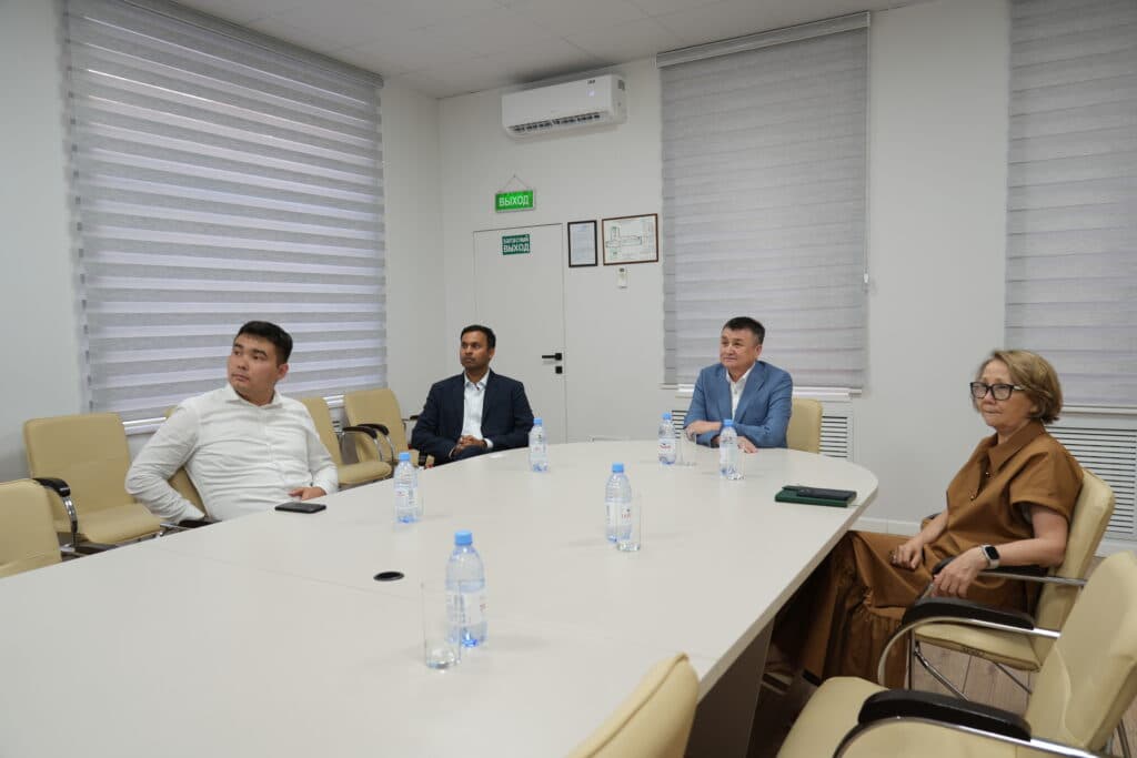 ESIL University-де Лозанна университетінің (Швейцария) профессорымен кездесу өтті