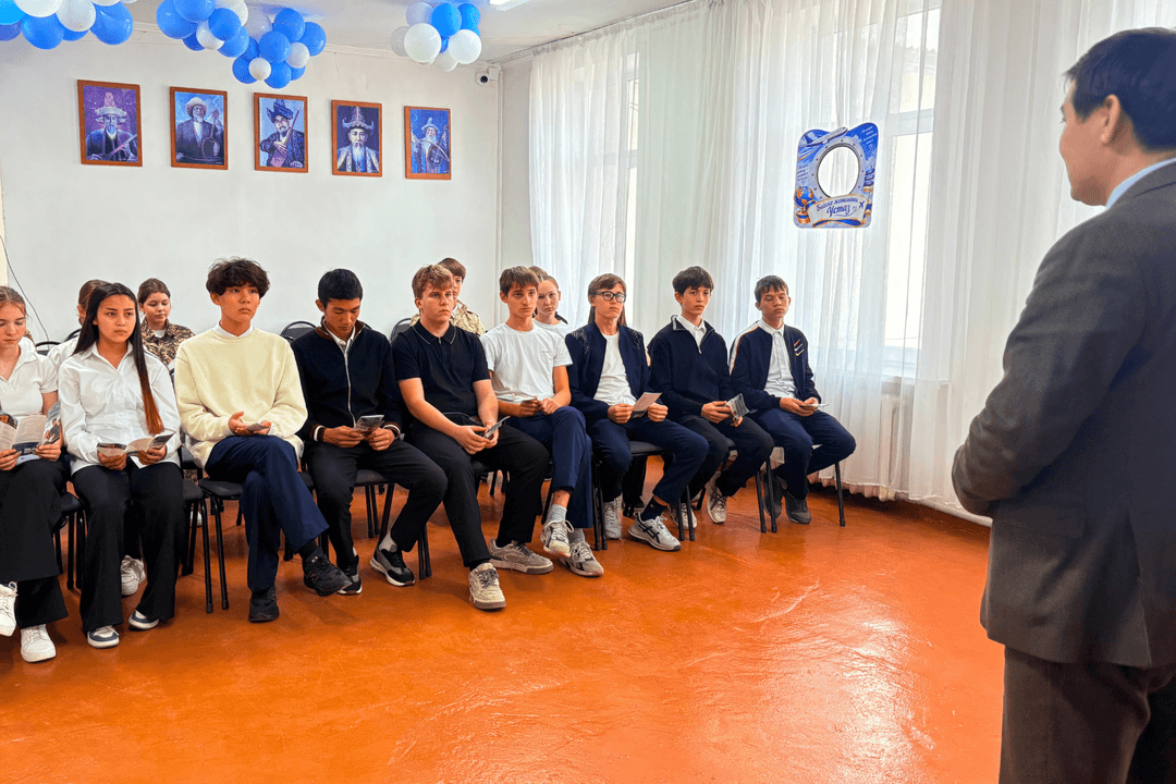 Esil University өкілдері Жалтыр ауылында кәсіби бағдар беру кездесулерін өткізді