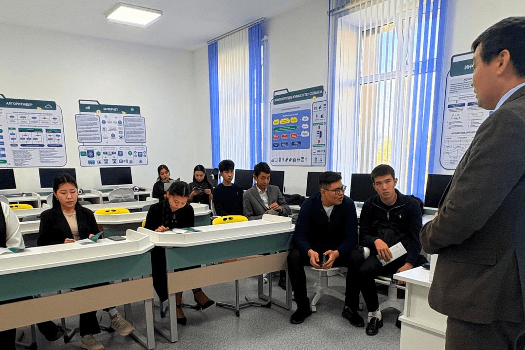 Esil University өкілдері Жалтыр ауылында кәсіби бағдар беру кездесулерін өткізді