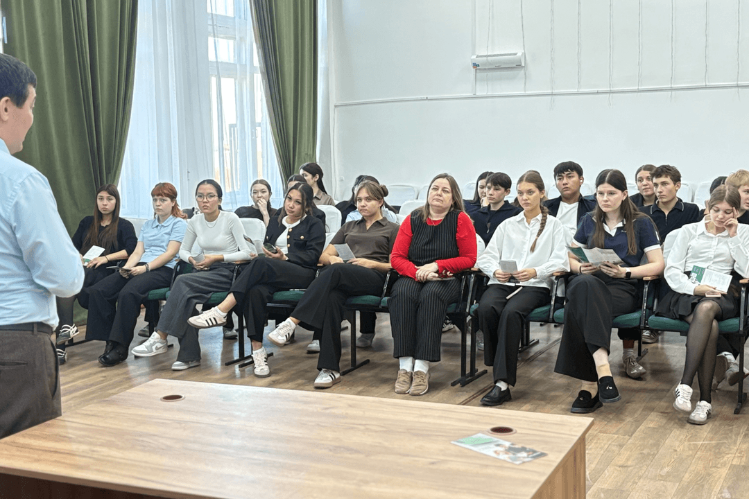 Представители Esil University провели профориентационные встречи в городе Атбасар