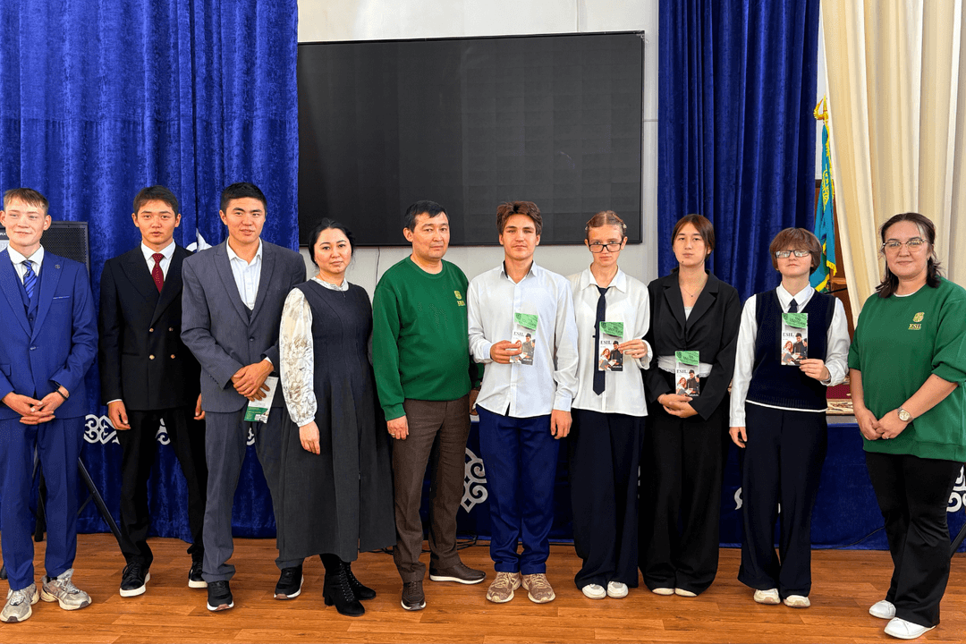 Esil University Representatives Hold Career Guidance Meetings in Derzhavinsk