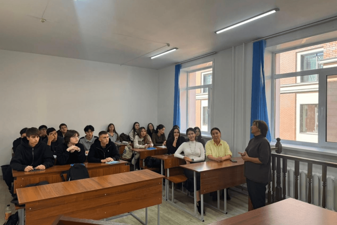 В Esil University прошёл воспитательный час «Моя Республика»
