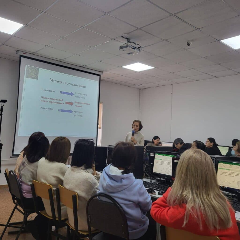举办大师课「科学研究方法」