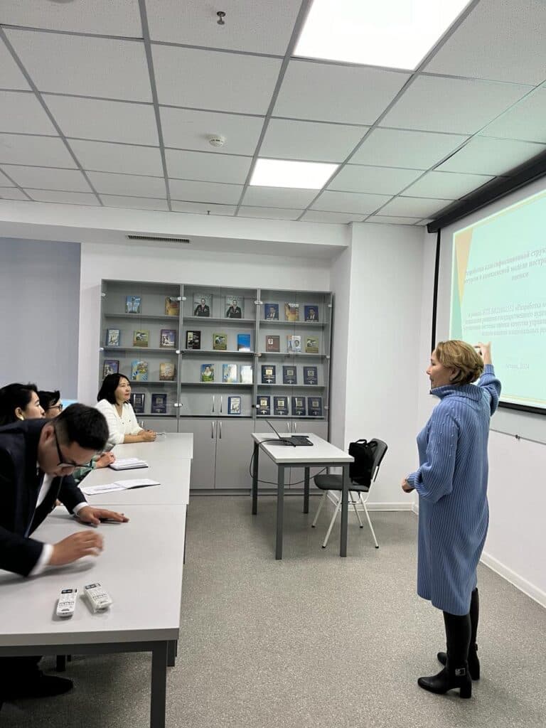 Esil University 圆桌会议:国家审计与资源管理评估的新方法