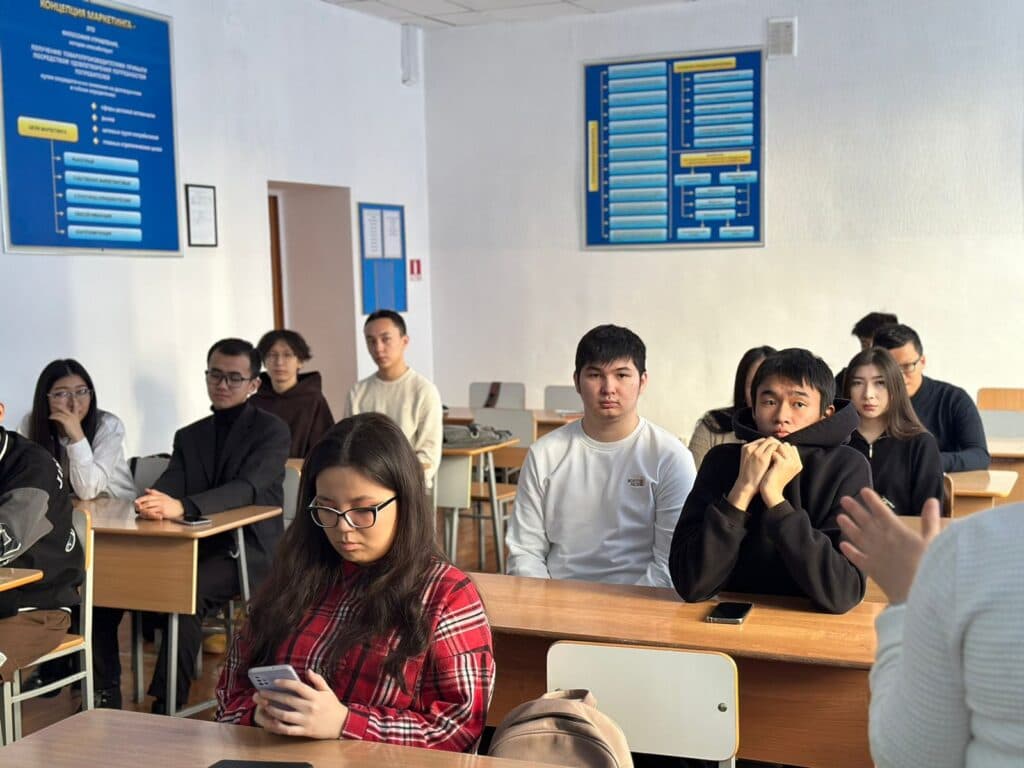 信息系统与技术教研室举办辅导员课
