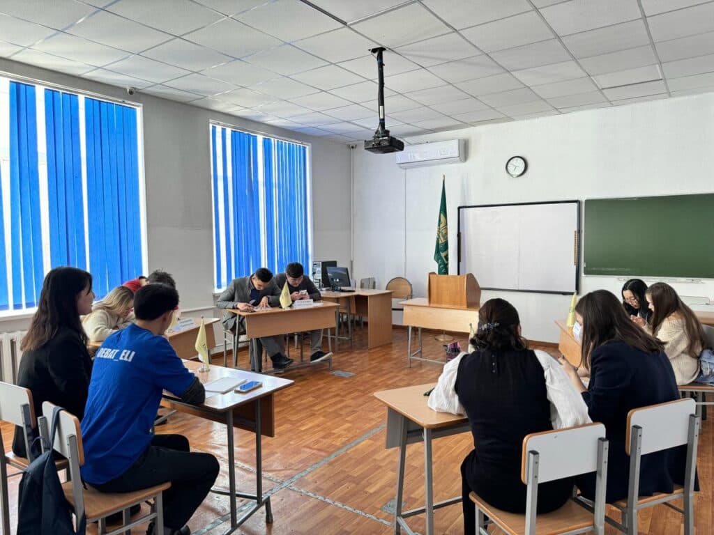 Esil University 举办辩论赛