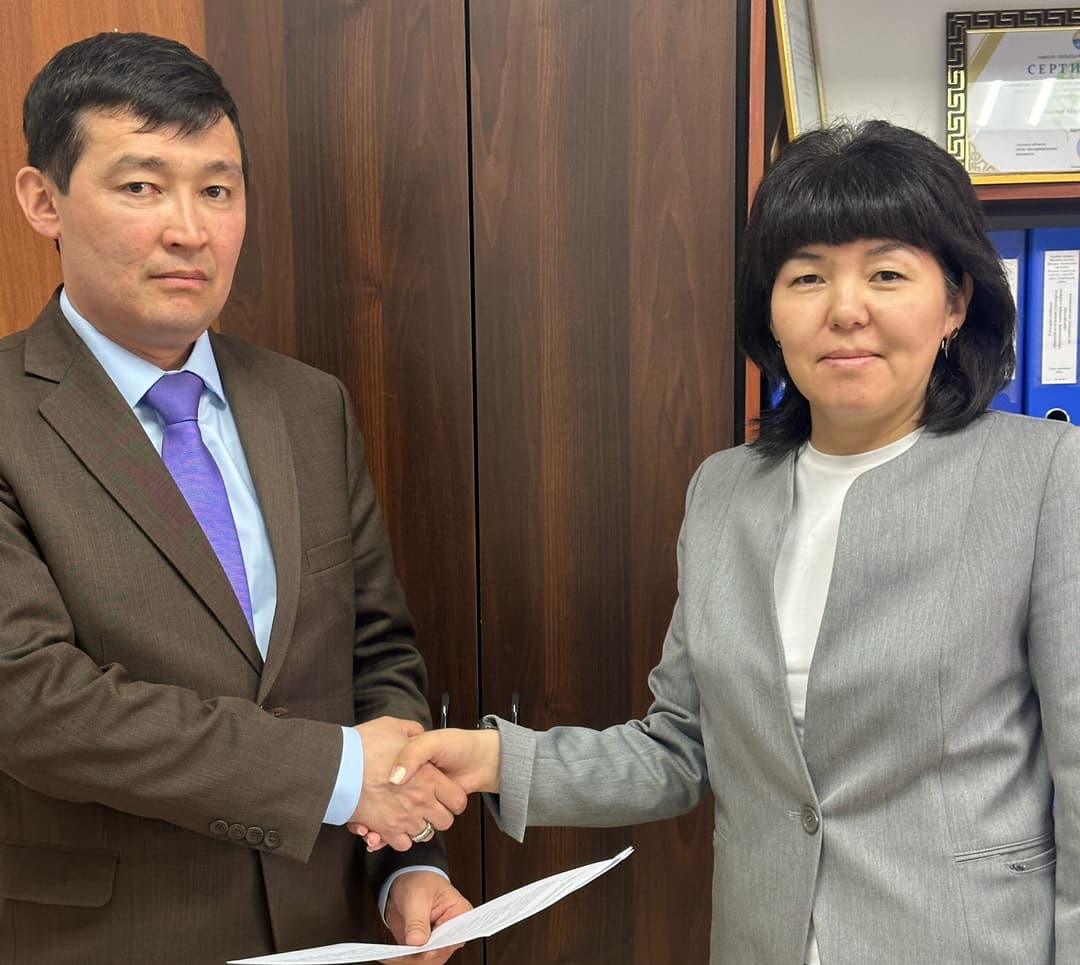 Esil University 与休钦斯克高等技术学院签订教育领域合作谅解备忘录