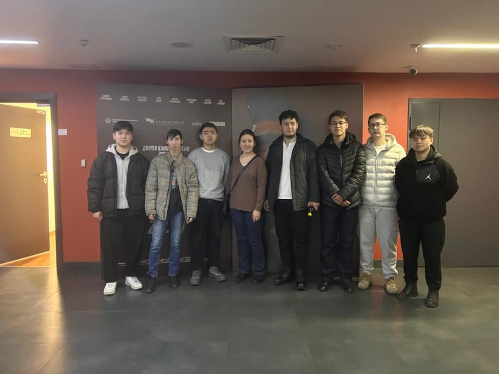 Студенты посетили фильм «Капитан Байтасов»