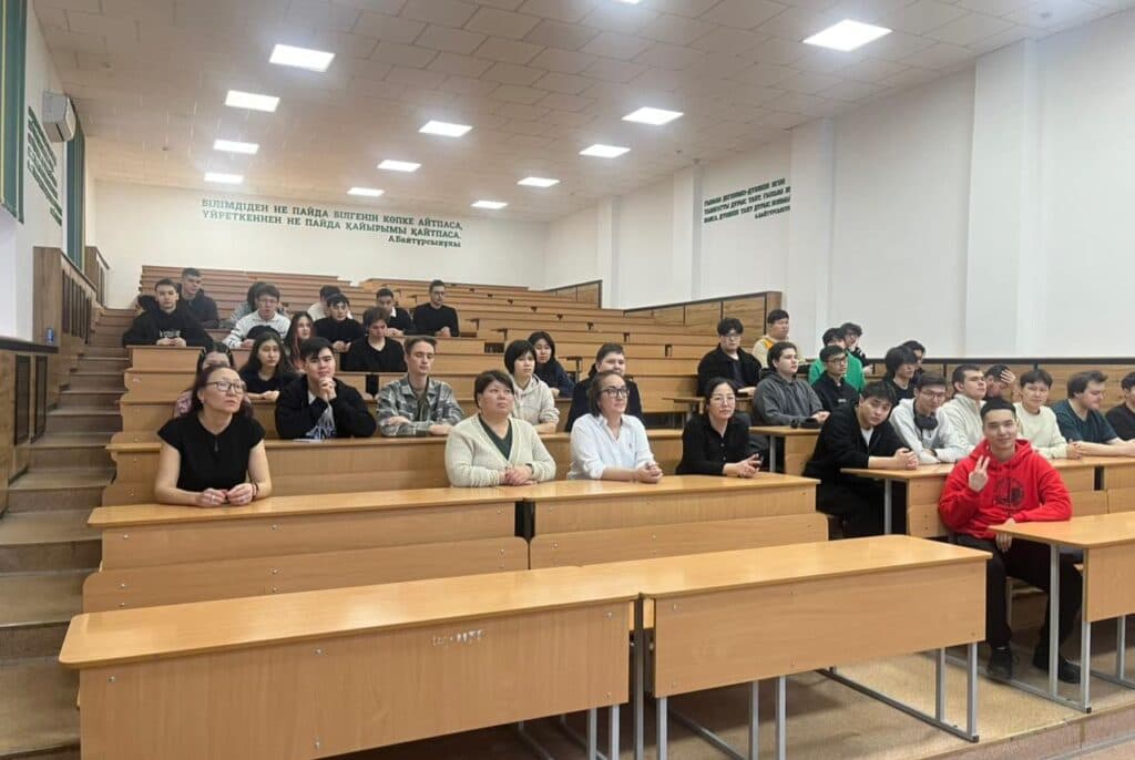 向学生讲解哈萨克斯坦人工智能法的条款