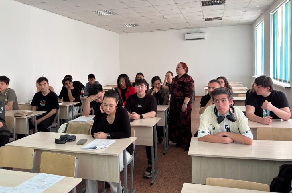 为信息系统与技术教研室学生举办“学术诚信”辅导课