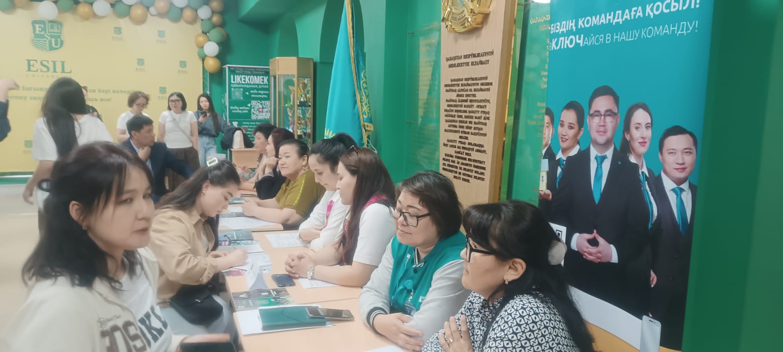 Esil University-дегі бос жұмыс орындары жәрмеңкесінің қатысушылары