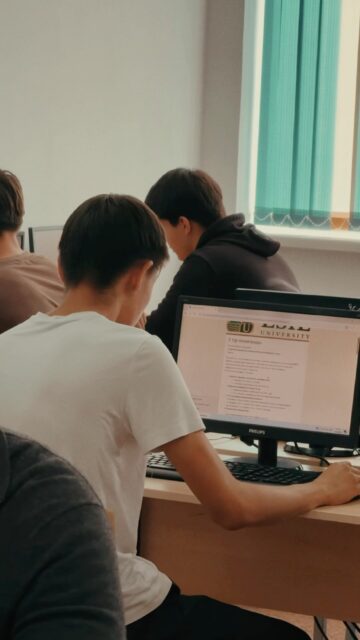 В Esil University талапкерлерге арналған олимпиада өз мәресіне жетті! 🎓✨
Олимпиада барысында қатысушылар өз білімдерін, ізденістерін және жаңа белестерге деген ұмтылыстарын көрсетті.
Барлық қатысушыларды, әсіресе жеңімпаздарды шын жүректен құттықтаймыз! 🥇 Сіздерге мақсаттарыңызға нық қадам басып, жарқын болашаққа алғашқы қадамды Esil University-мен бірге жасауға тілектеспіз! 💚
Осы маңызды шараның бір бөлігі болған әрқайсыңызға алғысымызды білдіреміз!
Esil University-де кездескенше! 🎓
———————
В Esil University завершилась олимпиада для абитуриентов! 🎓✨
На протяжении олимпиады участники демонстрировали свои знания, стремление к развитию и желание стать частью университетской семьи.
Поздравляем всех участников и особенно победителей! 🥇 Желаем вам уверенно двигаться к своим целям и сделать первый шаг к успешному студенческому будущему вместе с Esil University. 💚
Спасибо каждому, кто стал частью этого события!
До встречи в Esil University! 🎓