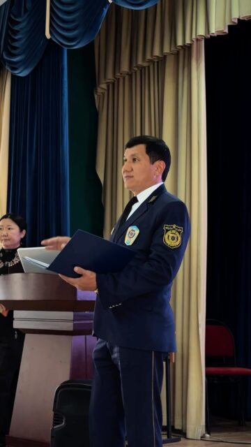 ⚖️ Esil University-де қонақ дәріс өтті
Esil University-де 1 курс «Құқықтану» білім беру бағдарламасының студенттеріне «Атқарушылық іс жүргізу және сот орындаушыларының мәртебесі» тақырыбында қонақ дәріс өтті.
Дәріс спикерлері — А. Бейсенбаев, Астана қаласының жеке сот орындаушысы, және М. Ахметбеков, жеке сот орындаушысының көмекшісі.
Студенттер атқарушылық іс жүргізудің ерекшеліктерін, құқық қолдану тәжірибесін, кәсіби жауапкершілікті, сондай-ақ кәсіби практика мен тағылымдамадан өту мүмкіндіктерін талқылады.
Кездесу ашық диалог форматында өтіп, кәсіби тәжірибеден алынған нақты мысалдар қарастырылды.
