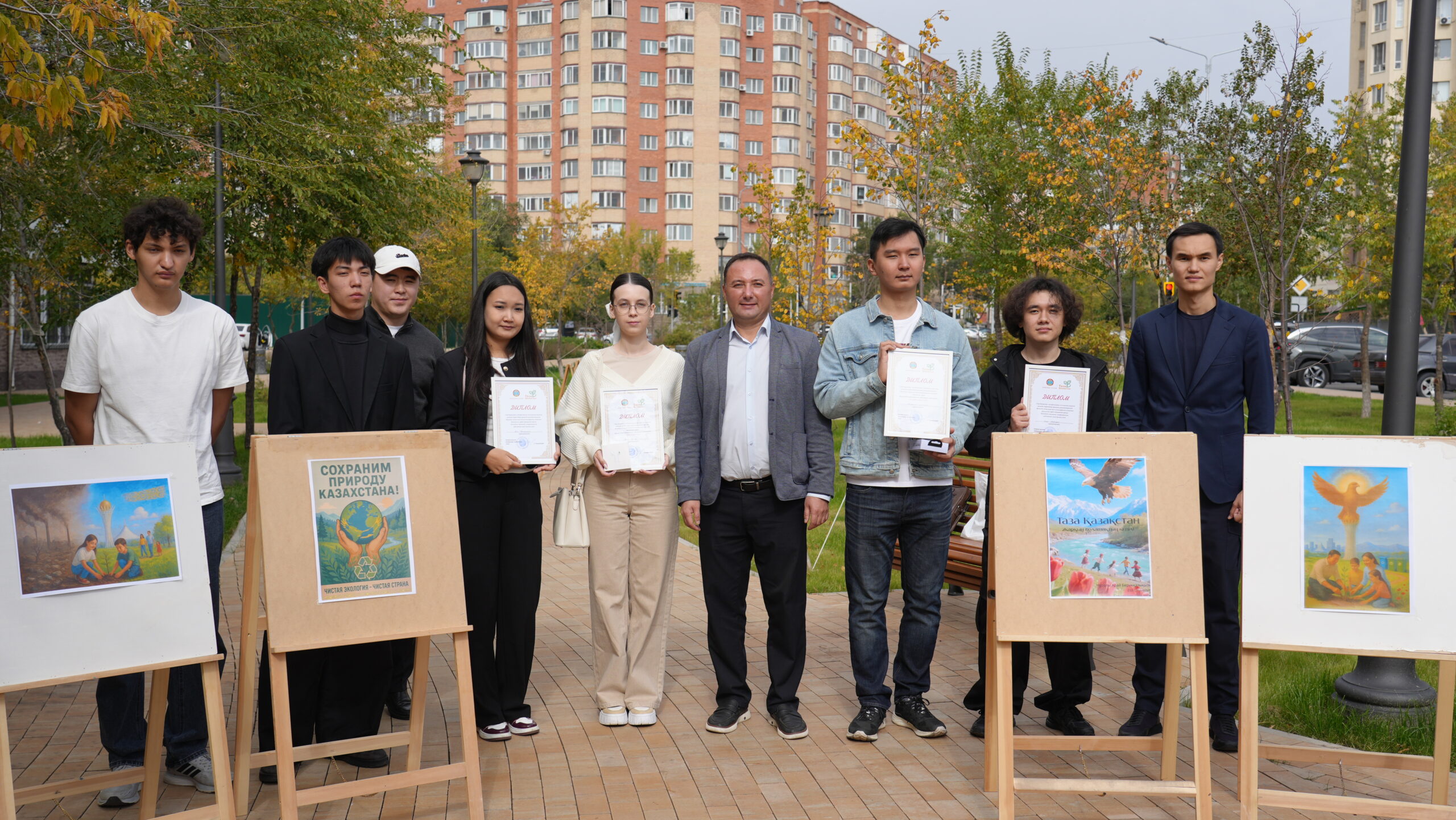 Студенты Esil University среди лучших в «Таза Қазақстан»